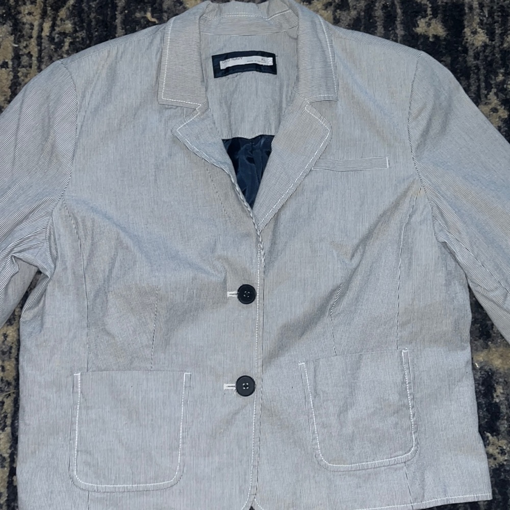 3/4 sleeve woman’s pin stripe blazer! Super cute! Xl